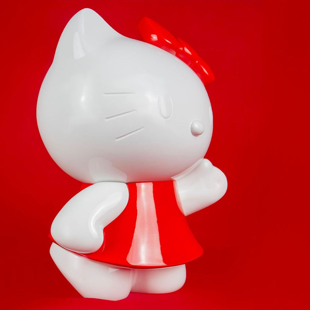 Hello Kitty Figure in Red Robe - 10.6 - Image 2