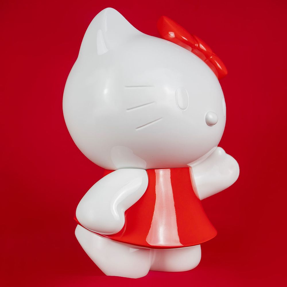 Hello Kitty Figure in Red Robe - 10.6 - Image 5