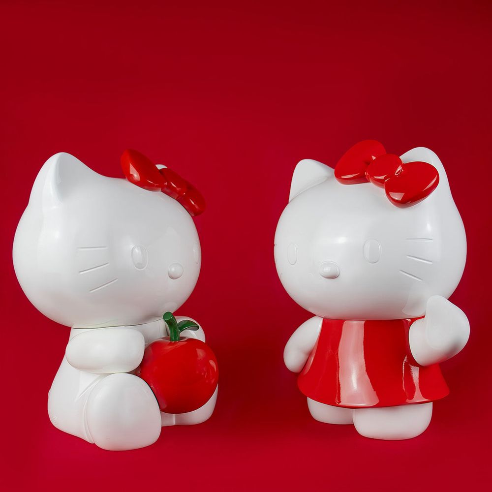 Hello Kitty Figure in Red Robe - 10.6 - Image 6