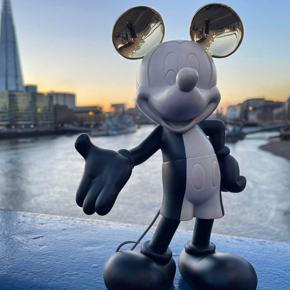 Mickey Mouse 12 Kelly Hoppen Figurine - Black. Taupe & Gold - Image 4