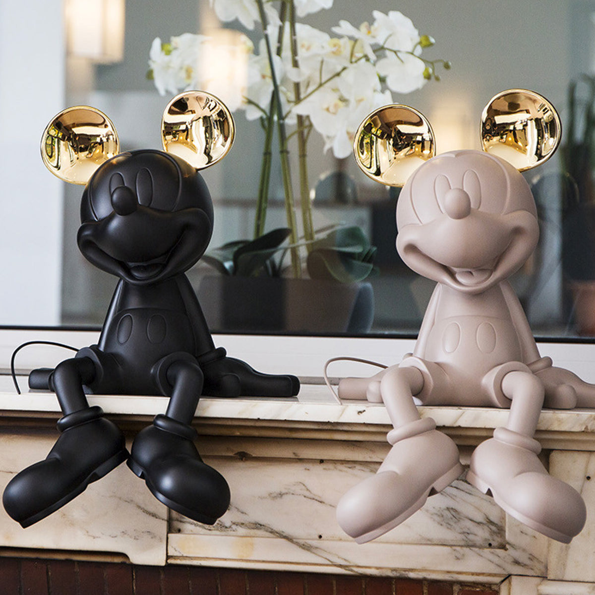 Mickey Mouse Take 2 Black & Gold Figure - 19 - Image 2