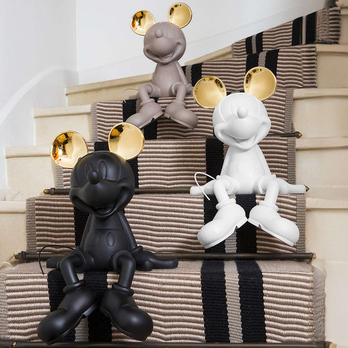 Mickey Mouse Take 2 Black & Gold Figure - 19 - Image 3