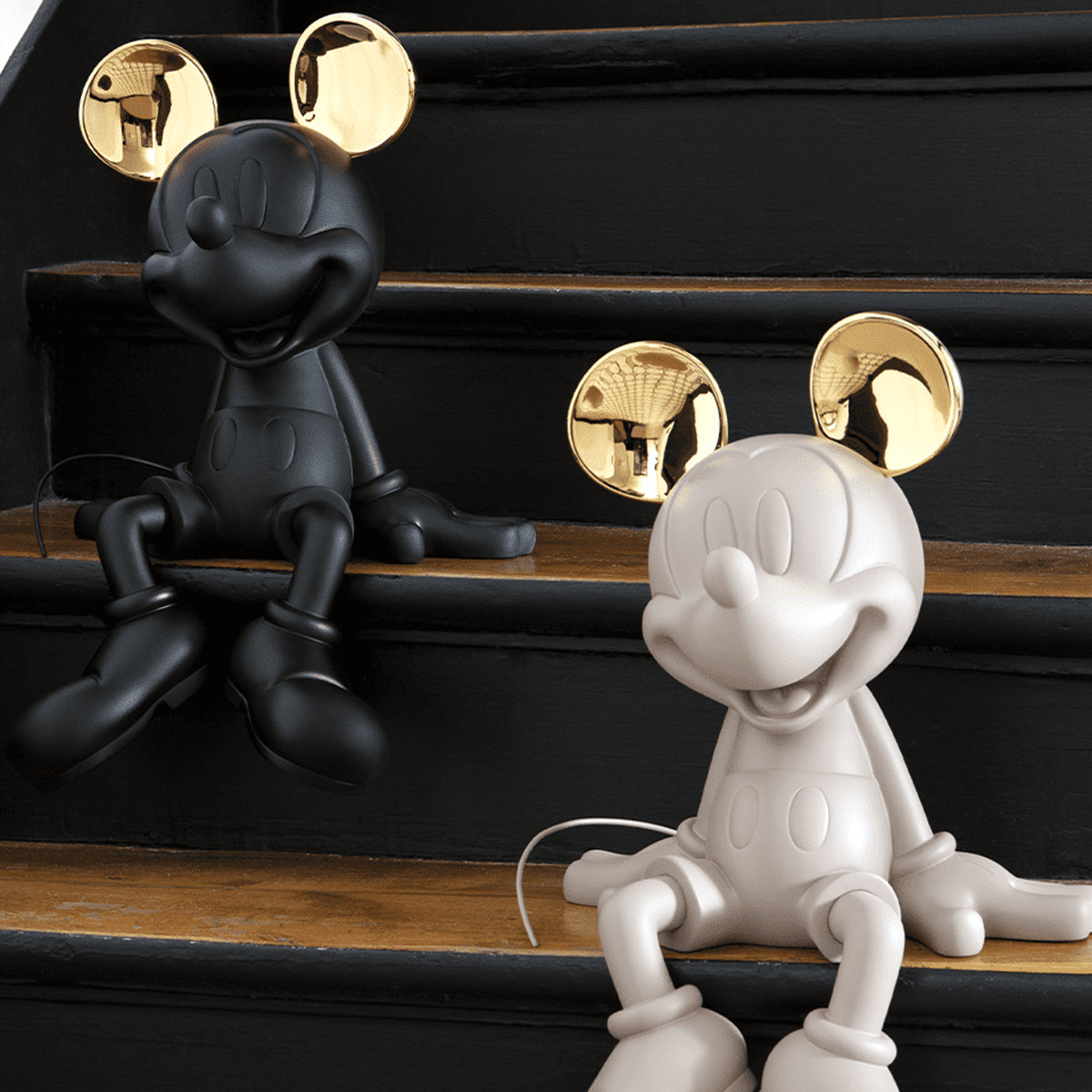 Mickey Mouse Take 2 Black & Gold Figure - 19 - Image 4