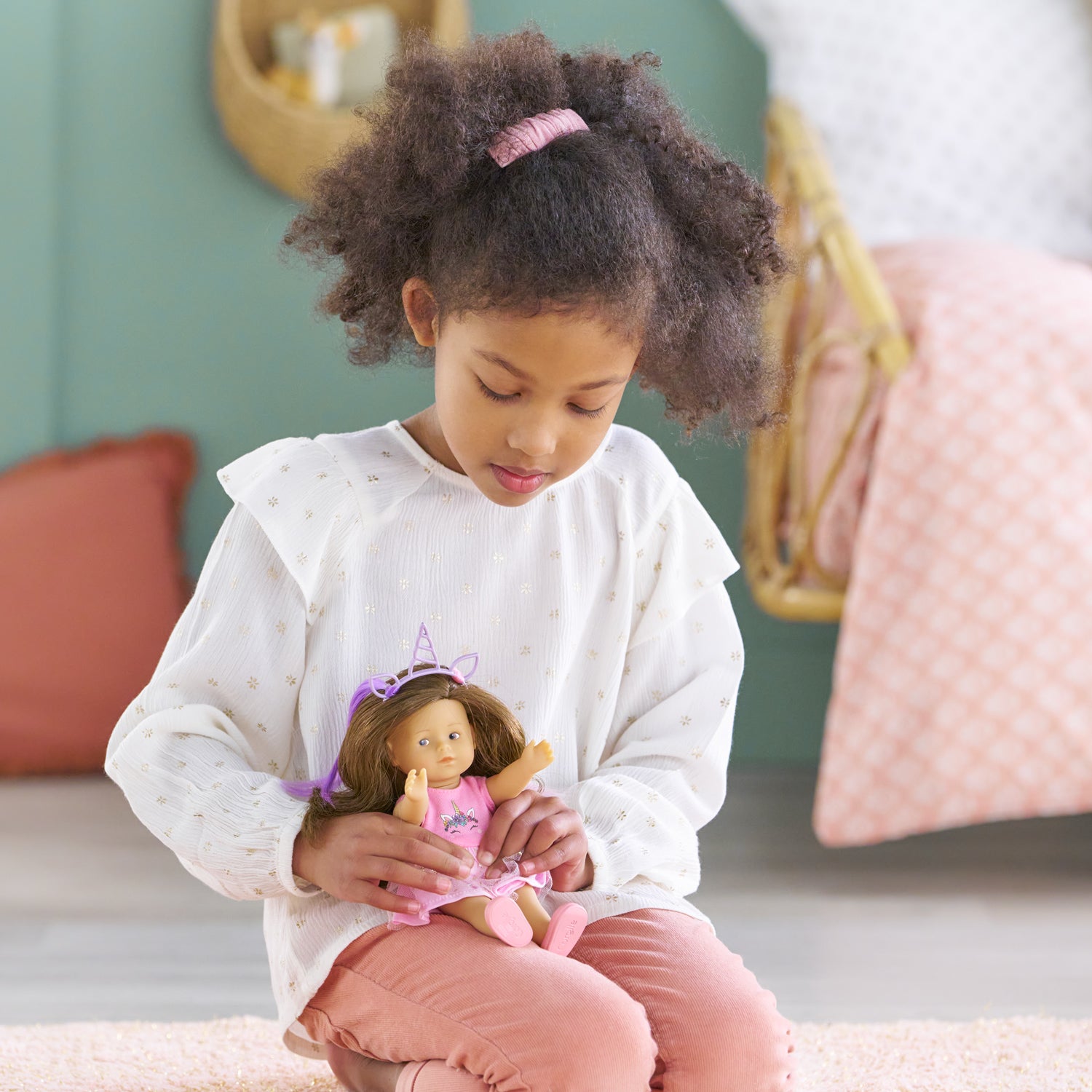 Mini Corolline Romy Unicorn 8 Doll Set - Image 2