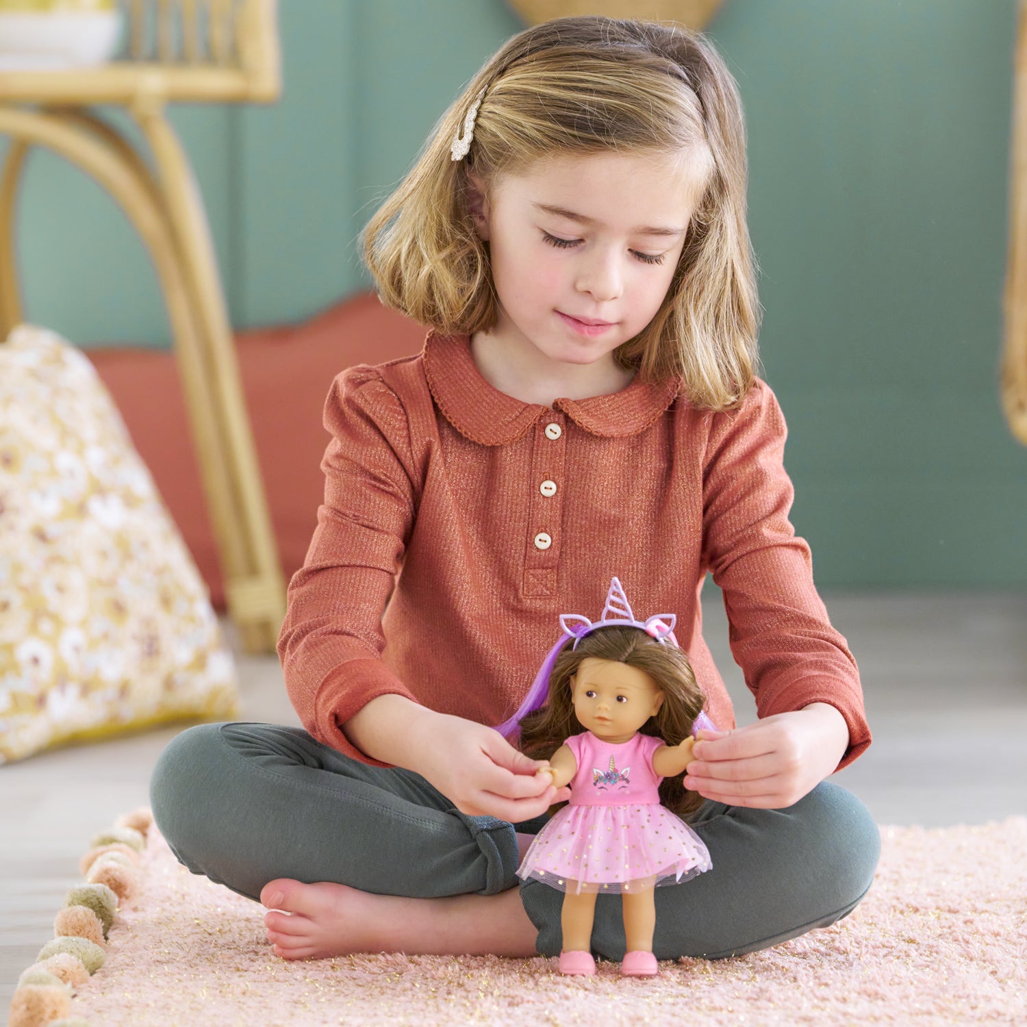 Mini Corolline Romy Unicorn 8 Doll Set - Image 4