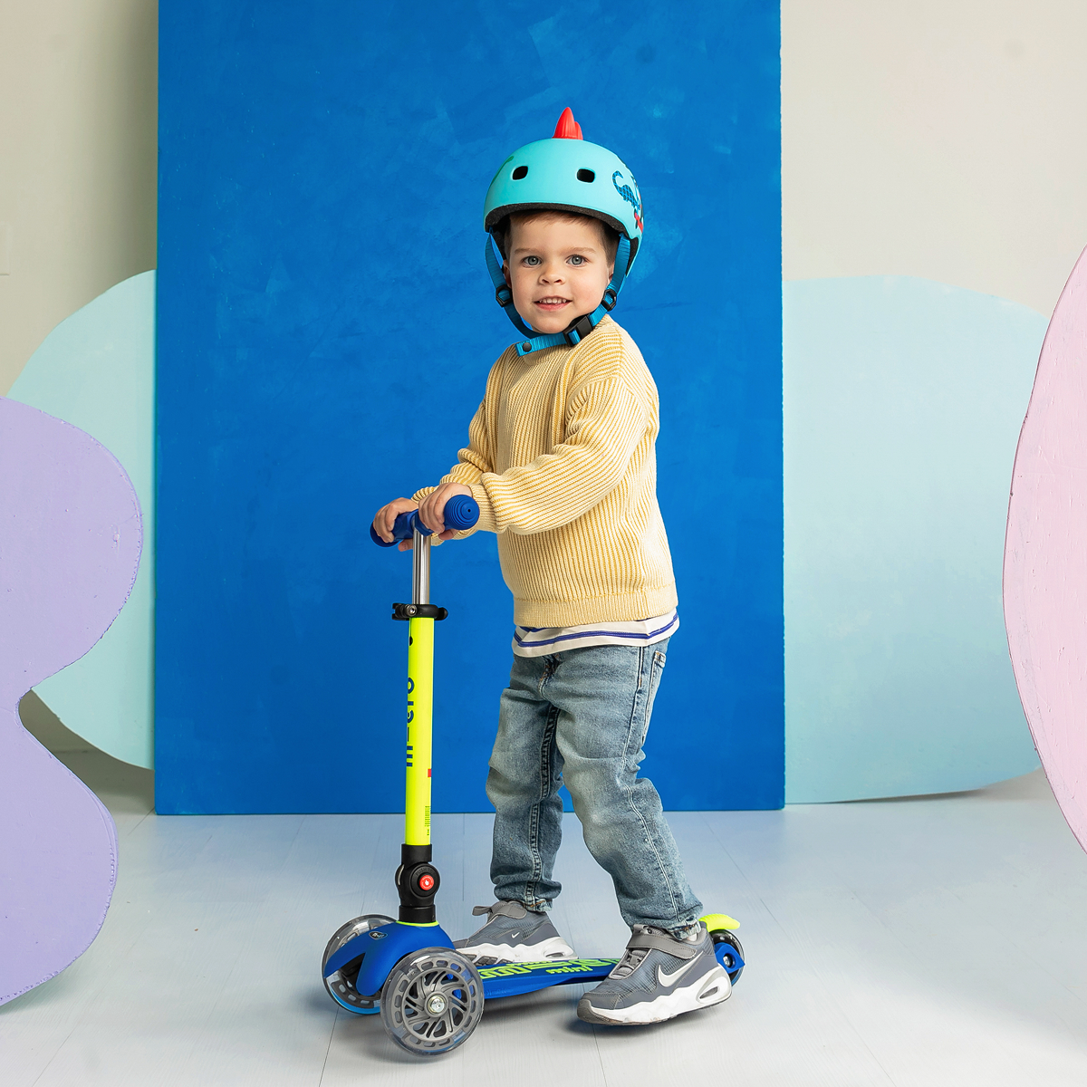 Mini Deluxe Foldable LED Scooter - Neon Canary Yellow/Blue - Image 2