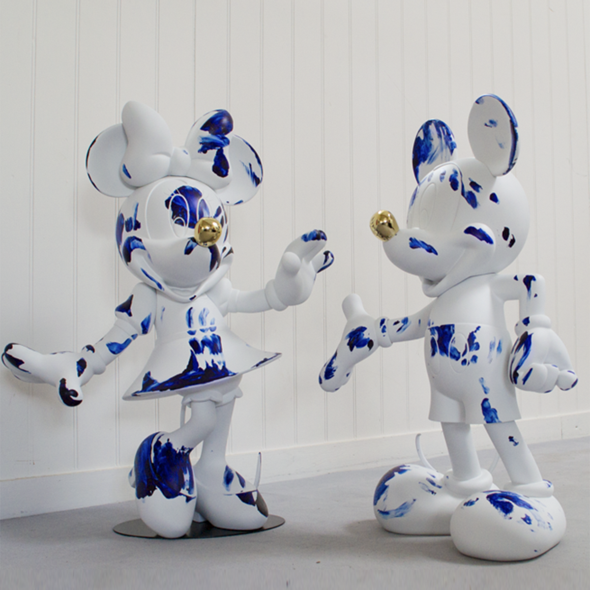 Minnie Mouse Figure White & Blue Limited Edition - 24.4 - Image 4